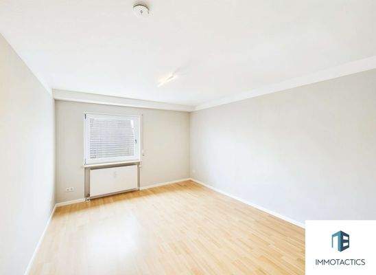 Schlafzimmer - (KI leergeräumt)