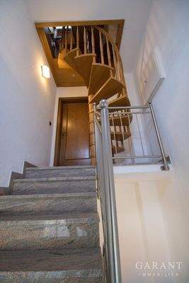 Treppenhaus-Aufgang-Spitzboden