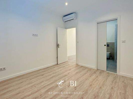 Schlafzimmer mit Bad en suite