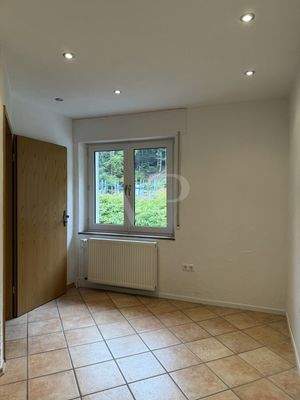 EG-Durchgangszimmer zum Tageslicht-Duschbad