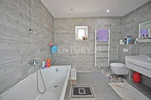 Badezimmer Badezimmer Ansicht 1 (Whg. 2)