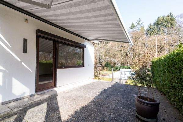 Terrasse mit Sonnenschutz