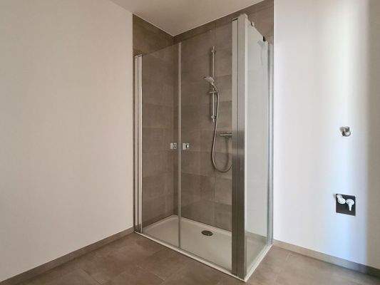 Dusche und Waschmaschine