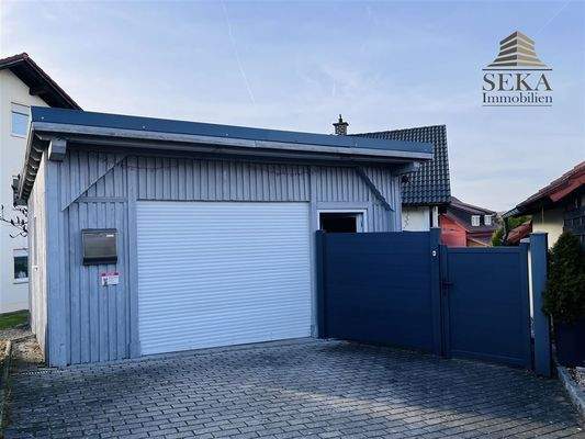 Carport mit elektrischem Tor