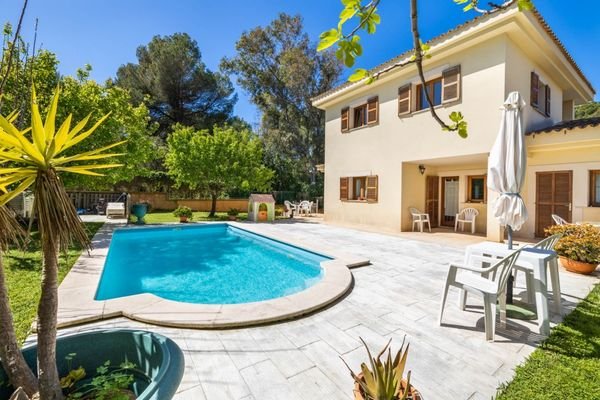 Exterior and Pool (1)