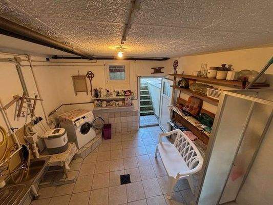 Kellerraum mit Gartausgang