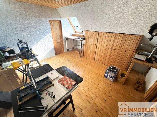 Teilweise ausgebauter Dachboden