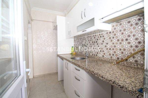 Key-Ready Apartment Near the Public Transport in Fatih