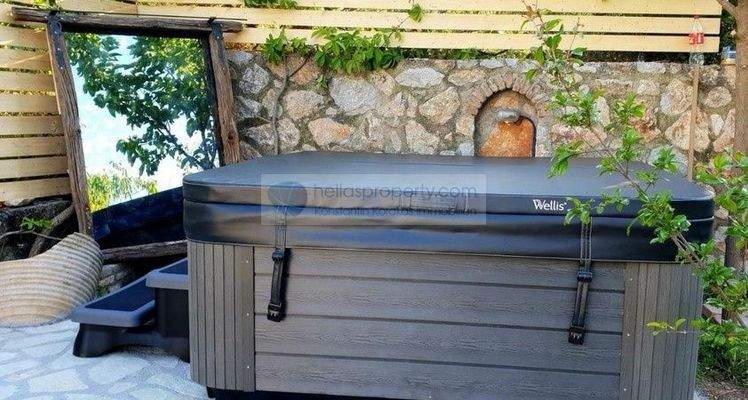 fe27eecd2bf844f1bcf0a434a1ed6f2c-original