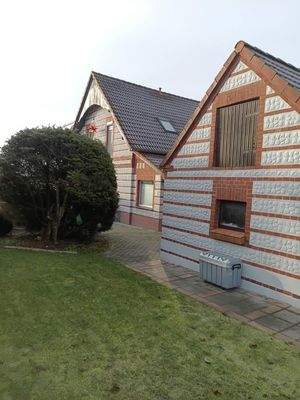 Haupt- und Nebengebäude