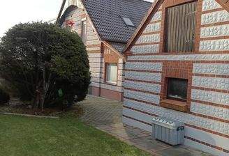 Haupt- und Nebengebäude