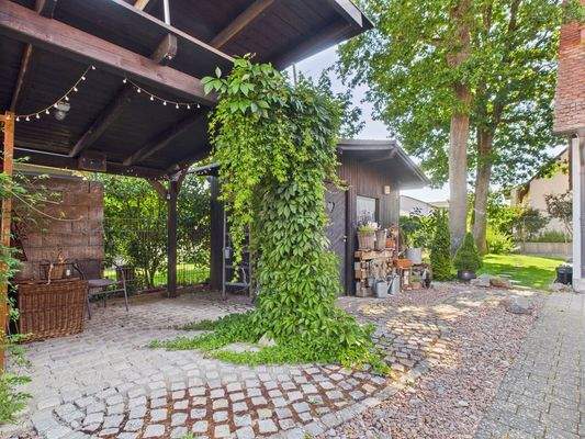 überdachter Freisitz zum Verweilen