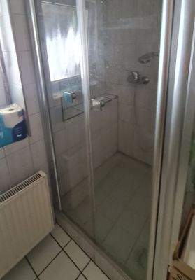 Badezimmer 1. OG mit Dusche.jpg