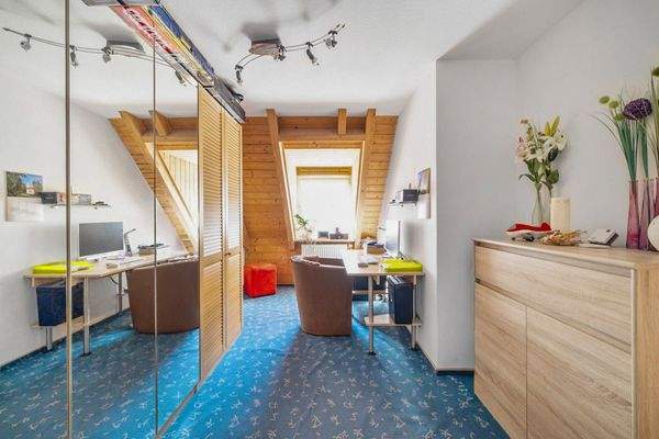 Kinderzimmer oder Büro OG