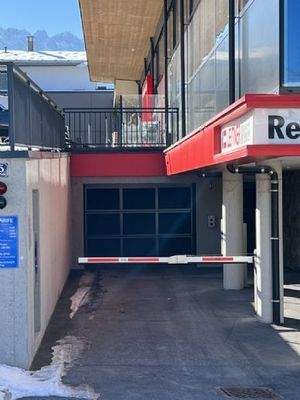 Einfahrt zur Tiefgarage 