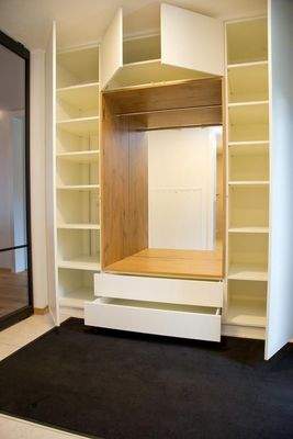 Einbauschrank geöffnet.JPG