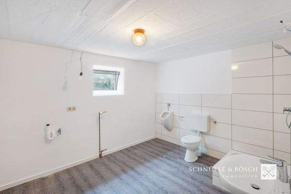 Badezimmer im Kellergeschoss