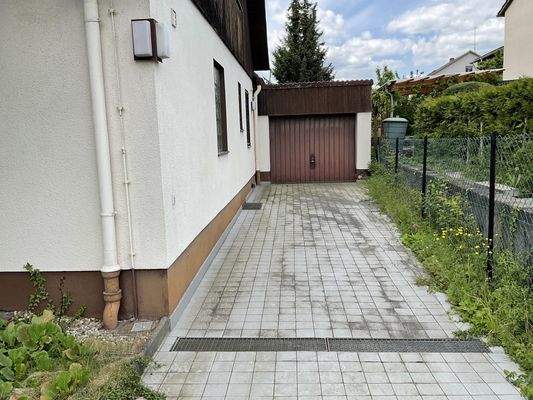 Einfahrt zur Garage