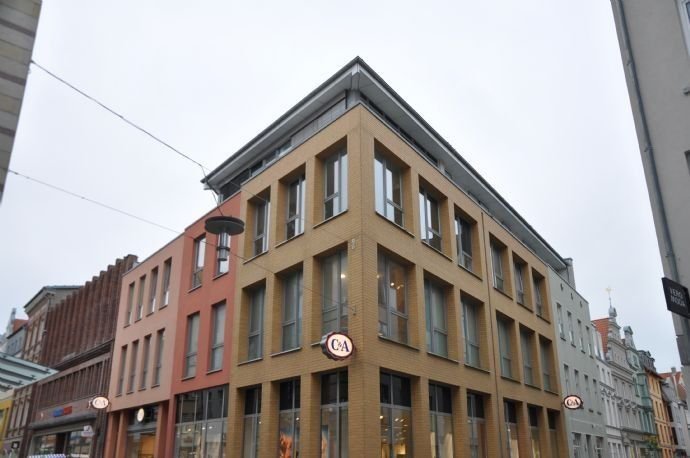 großzügige, zentrale 1-Zimmerwohnung in der Stralsunder Altstadt mit Aufzug, EBK, WE05