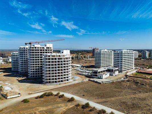 Flat in a Seafront Complex with Pool in Lefke Gaziveren