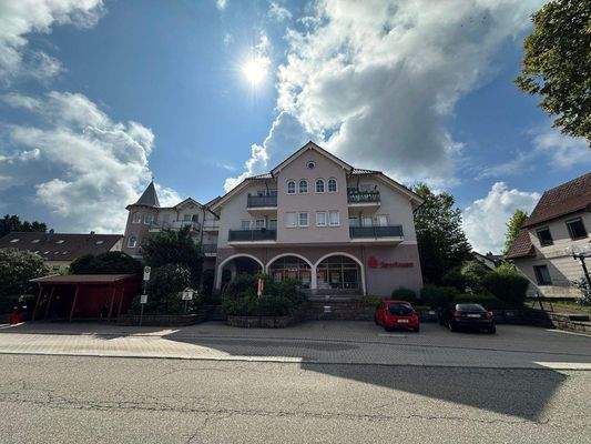 Gebäude von außen (Straßenseite)