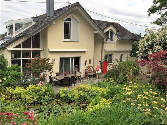 Ansicht mit Terrasse 