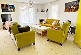 Wohnbereich mit Kamin