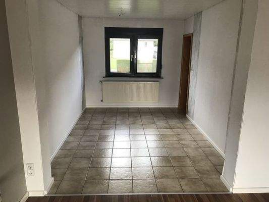 Esszimmer + Zugang Küche