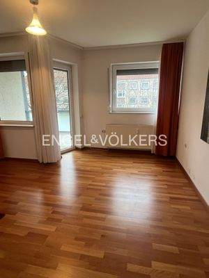 Wohnzimmer mit Blick zum Balkon