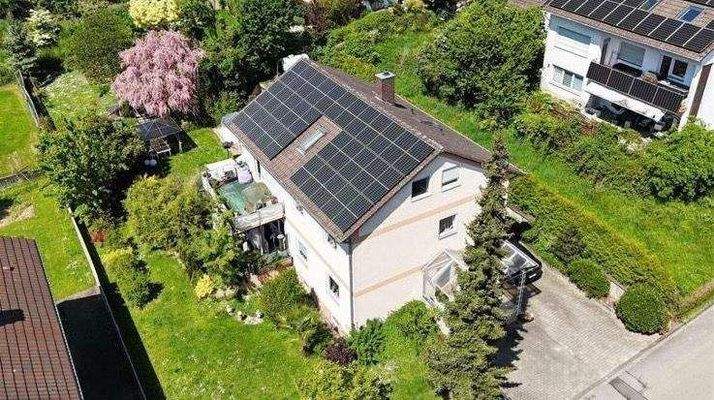 Hausansicht mit Photovoltaik Süden 