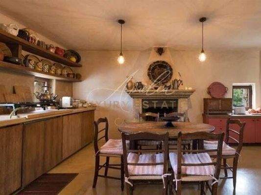 Trulli aus dem 17. Jahrhundert mit Pool