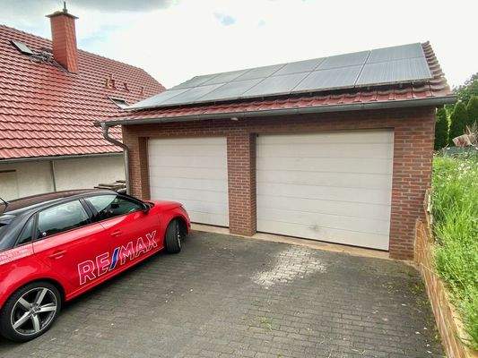 Doppelgarage mit PV