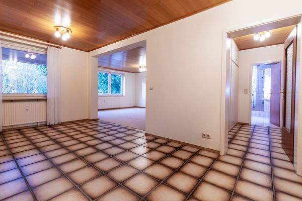 Flur mit Blick in das Wohnzimmer