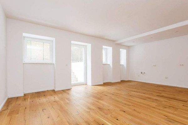 Geräumiges Wohnzimmer