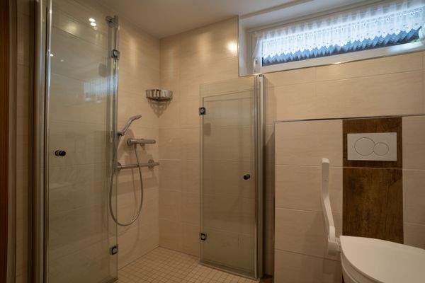 … mit bodengleicher Dusche