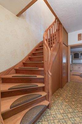 Massive Holztreppe EG/OG