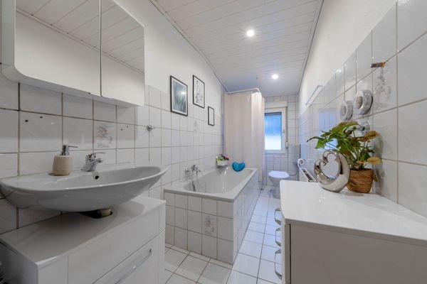 1.OG re. Badezimmer 