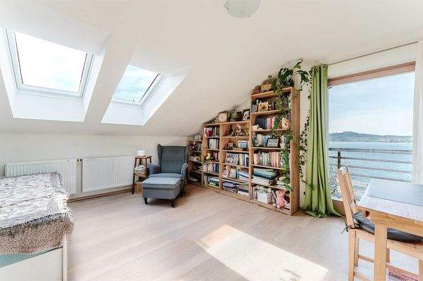 Das Schlafzimmer im Obergeschoss ...