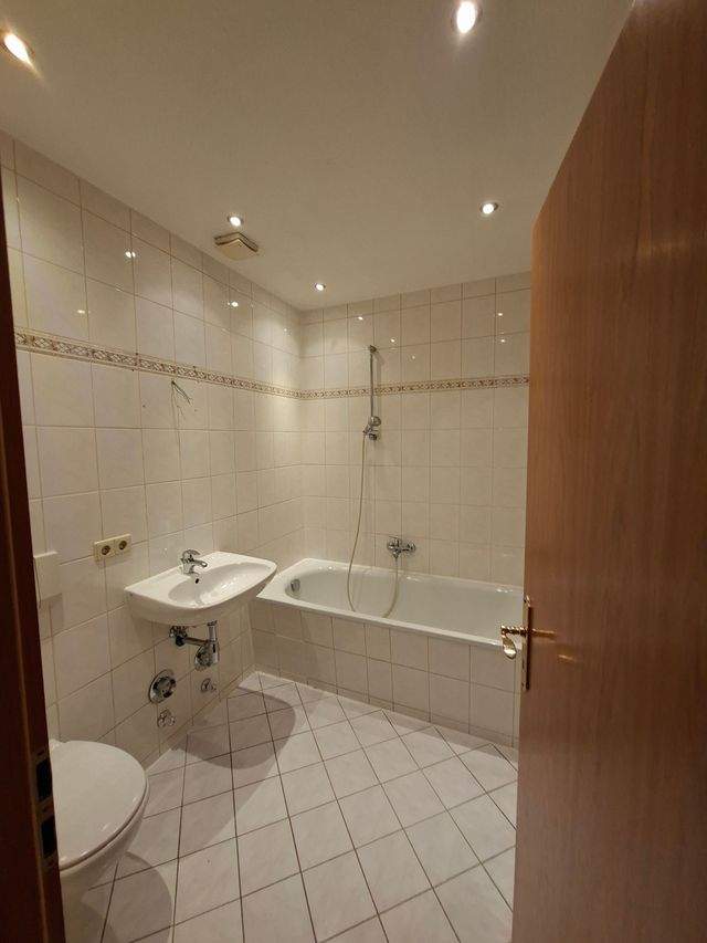 Helle 2 Raum Dachgeschosswohnung in Zwickau ab sofort zu vermieten - Foto 5