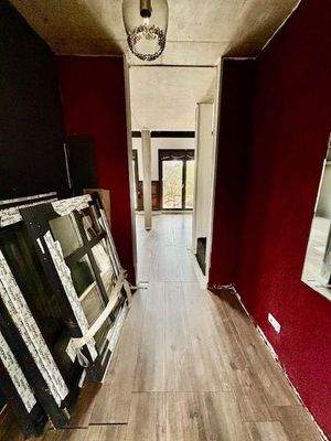 Flur, 3 Gaubenfenster