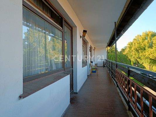 Laubengang Aussenbereich 1. OG