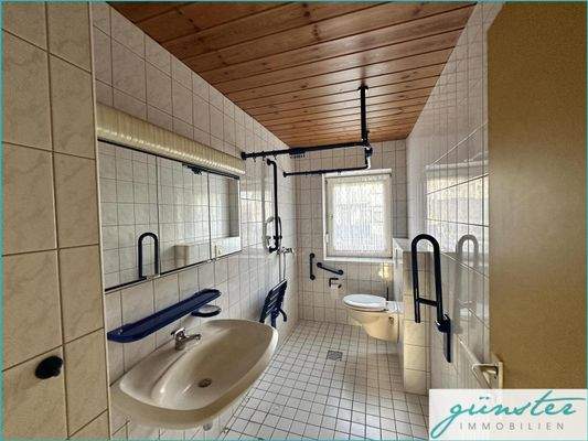 Barrierefreies Tageslichtbad Erdgeschoss