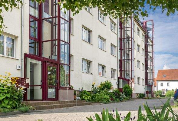 Mit dem Aufzug zur Wohnung