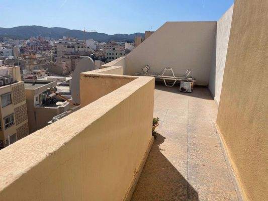 Renovierte Wohnung mit Stellplatz und Abstellraum zum Verkauf in Palma, Mallorca.