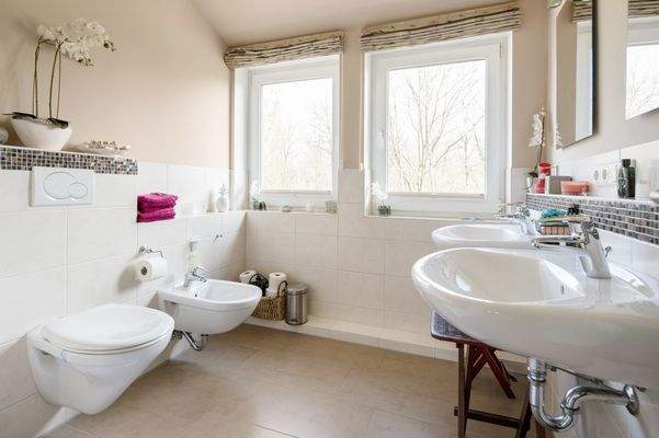 Kinderbadezimmer mit Dusche