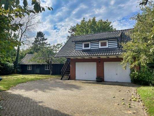 Garage mit Ferienwohnung