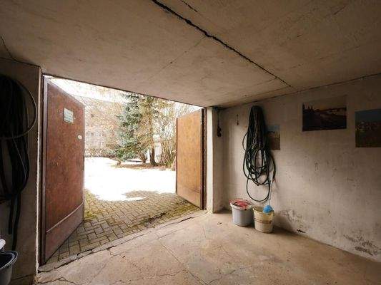  Blick von der Garage in den Garten