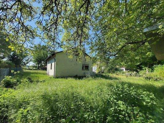 Blick von hinten auf das Abrisshäuschen