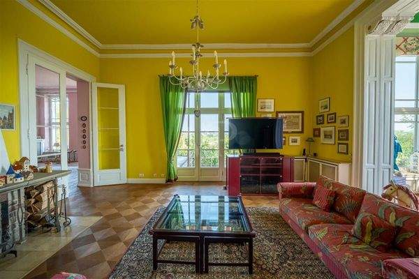 Kamin- und Fernsehzimmer