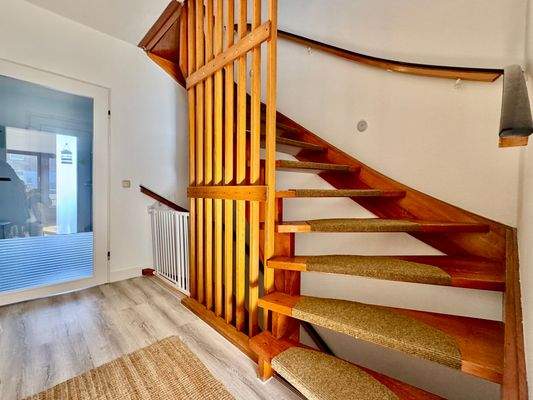 Treppe ins Obergeschoss